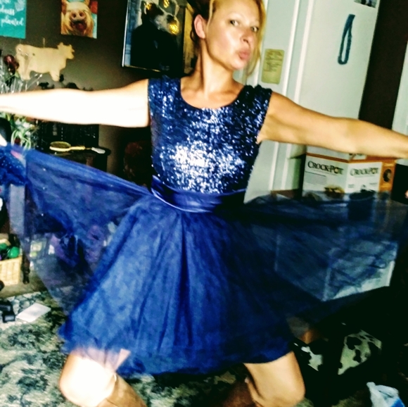 SUPER FUN BLUE DRESS ⚡ - Picture 2 of 3